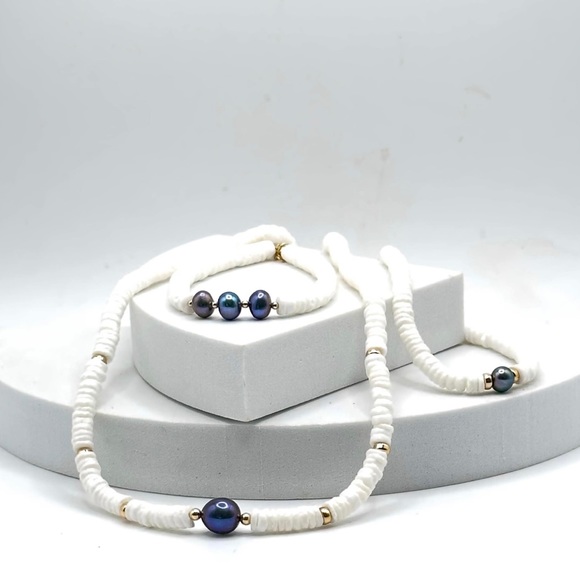 Beautiful Clamshell & Peacock Pearl Bracelet with 14k Gold Filled Components - Picture 6 of 6